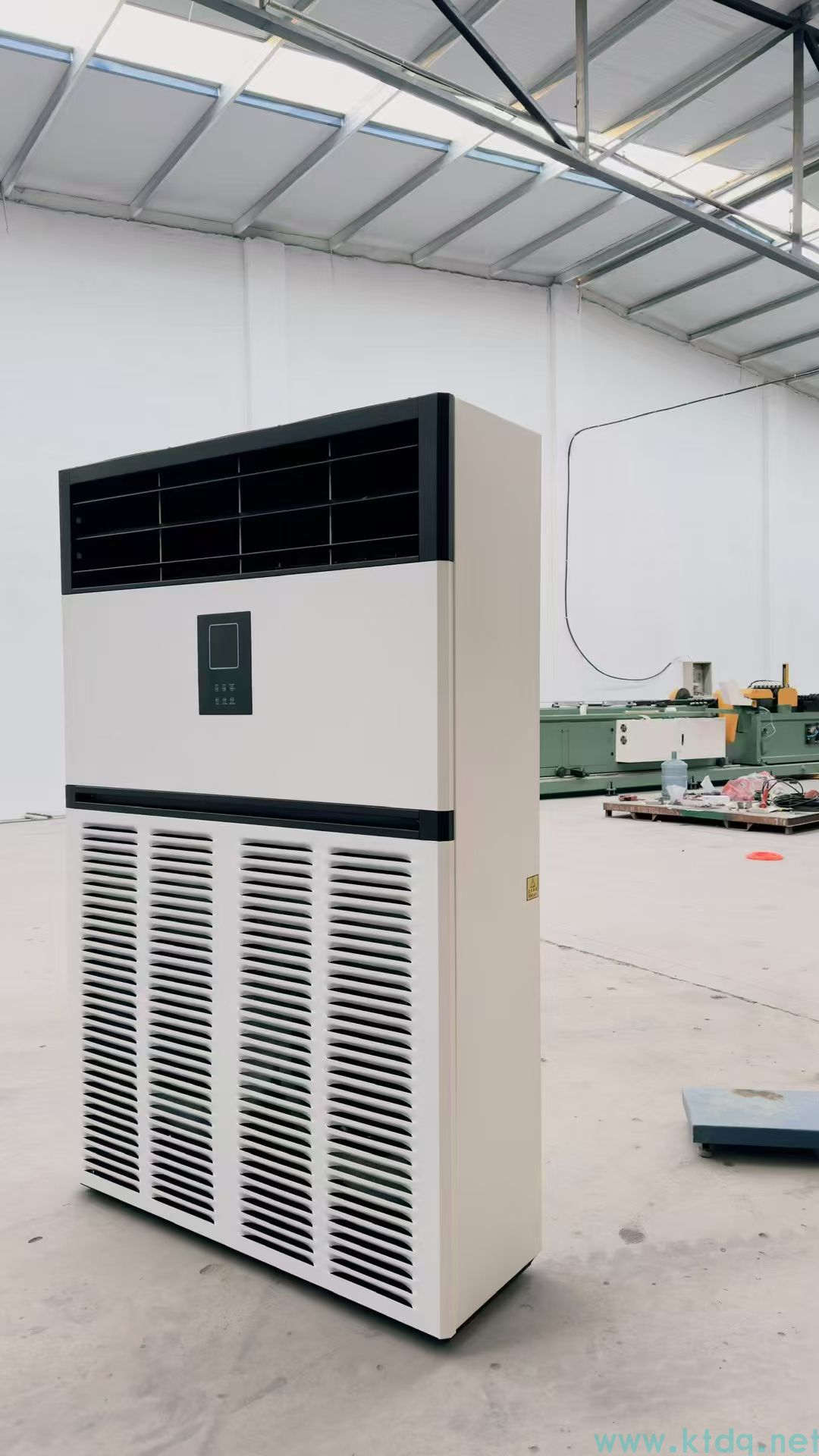 廠家供應(yīng)大型10匹商用水空調(diào) 冷暖兩用水冷空調(diào)井水柜機(jī)(圖2) 廠家供應(yīng)大型10匹商用水空調(diào) 冷暖兩用水冷空調(diào)井水柜機(jī)(圖2)