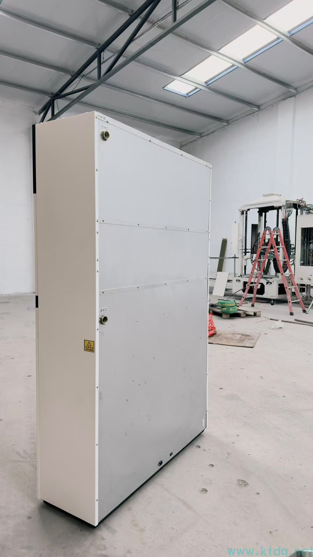 廠家供應(yīng)大型10匹商用水空調(diào) 冷暖兩用水冷空調(diào)井水柜機(jī)(圖3) 廠家供應(yīng)大型10匹商用水空調(diào) 冷暖兩用水冷空調(diào)井水柜機(jī)(圖3)